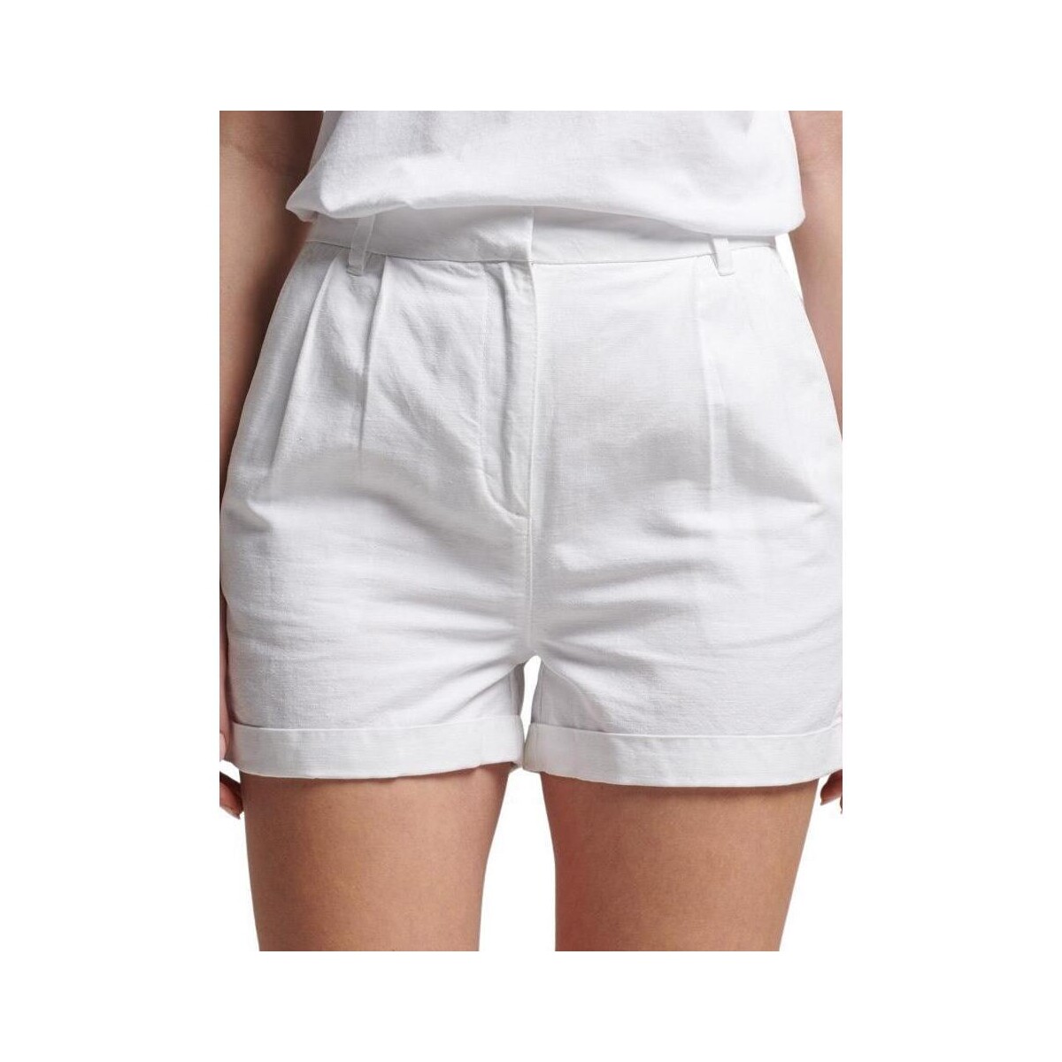 Kleidung Damen Shorts / Bermudas Superdry  Weiss