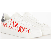 Schuhe Damen Sneaker Low Guess heart logo Weiss