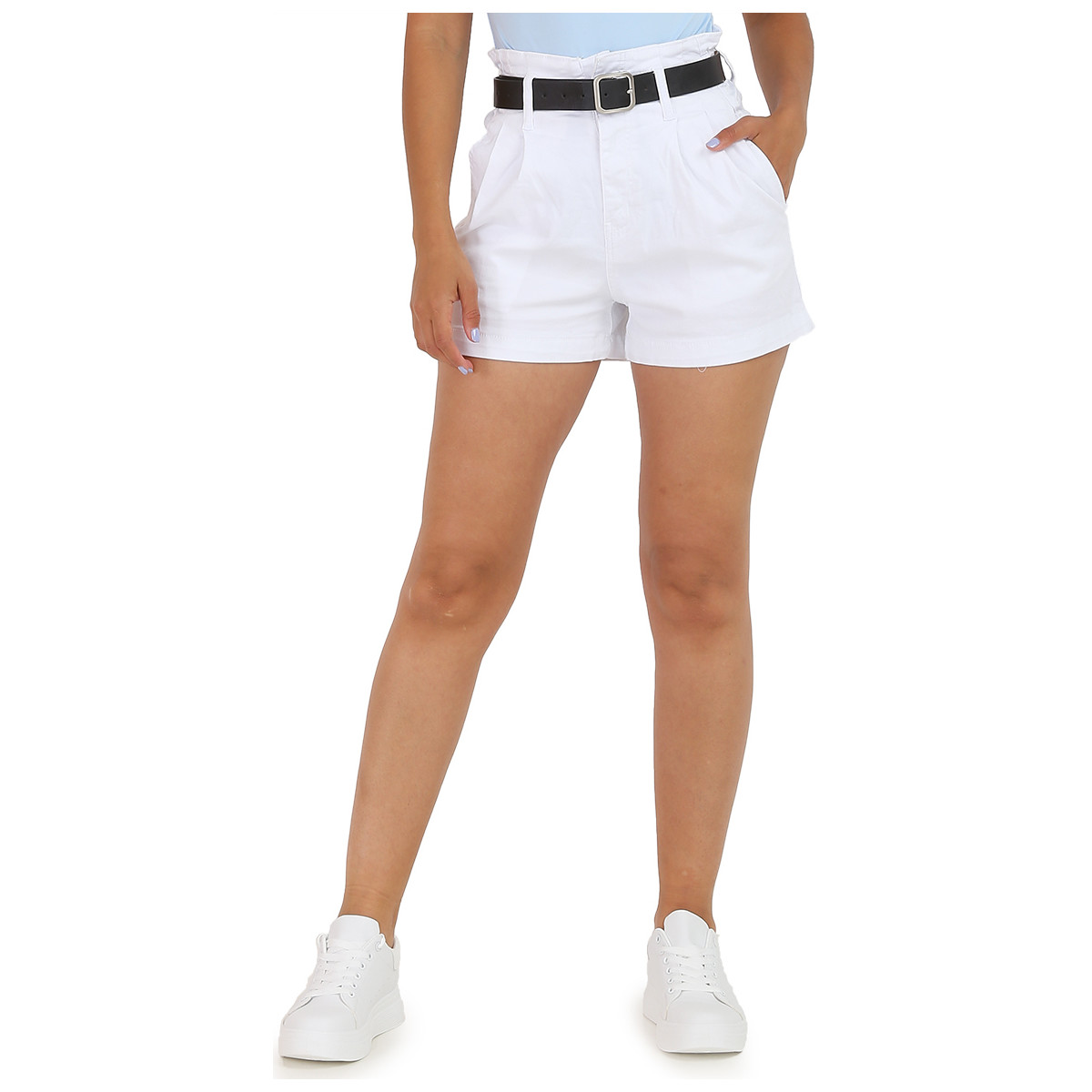 Kleidung Damen Shorts / Bermudas La Modeuse 21171_P58162 Weiss