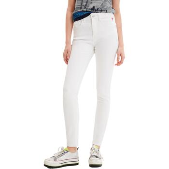 Kleidung Damen Slim Fit Jeans Desigual DENIM LIA 23SWDD21 Weiss
