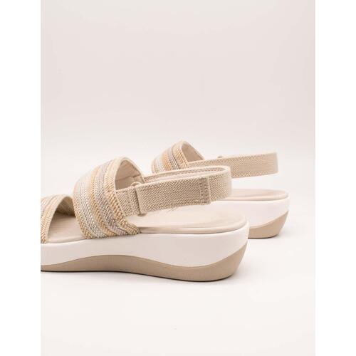 Clarks  Beige