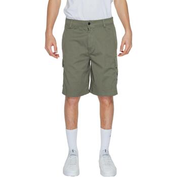 Kleidung Herren Shorts / Bermudas Calvin Klein Jeans CARGO J30J325140 Grün