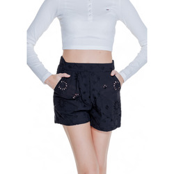 Kleidung Damen Shorts / Bermudas Only ONLTALLA EMB. SHORTS WVN CS 15334951 Schwarz