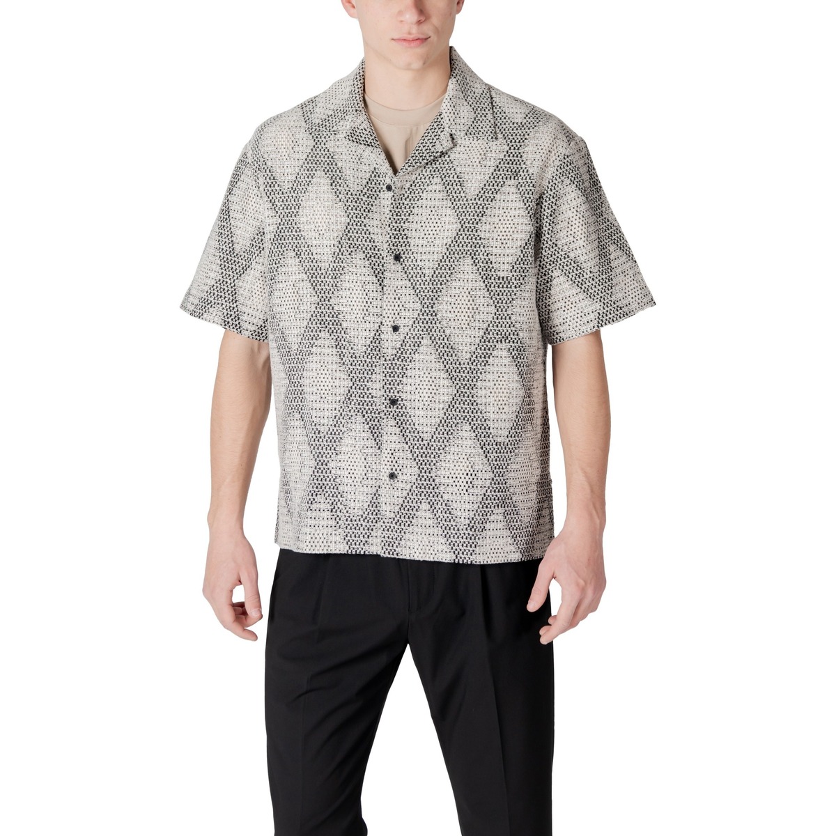 Kleidung Herren Kurzärmelige Hemden Antony Morato RELAXED FIT WITH LOGOED METAL BADGE MMSS00186-FA140280 Schwarz