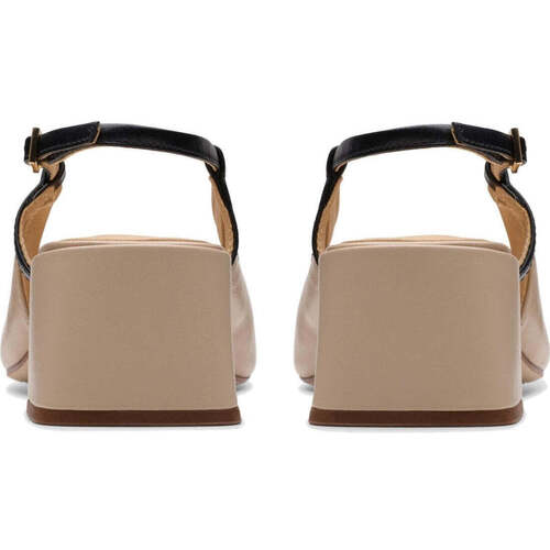 Clarks  Beige